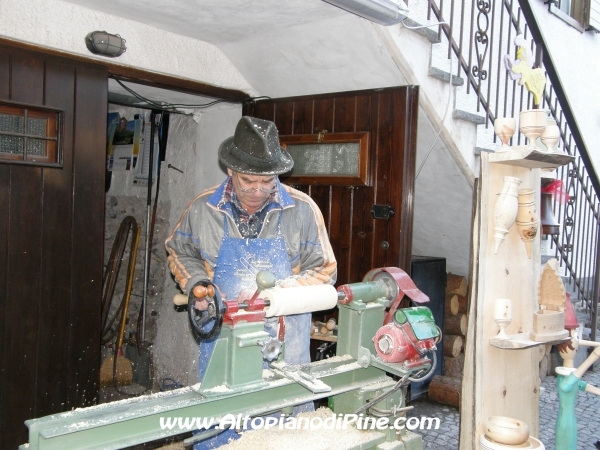 Lavori di tornitura del legno - Mestieri en strada - El paes dei Presepi 2009