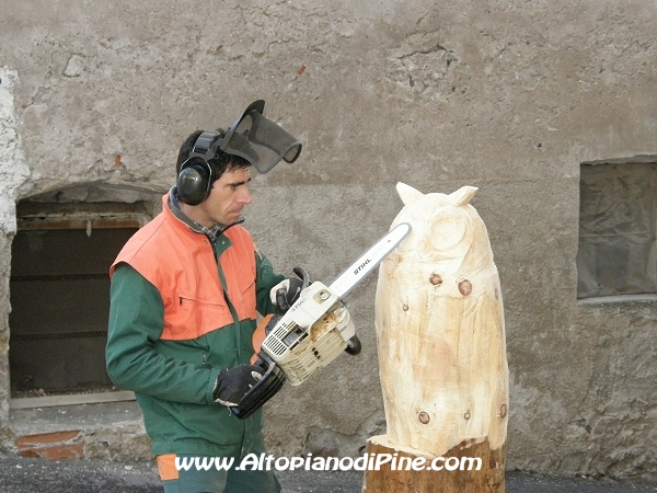 Sculture con motosega - Mestieri en strada - El paes dei Presepi 2009