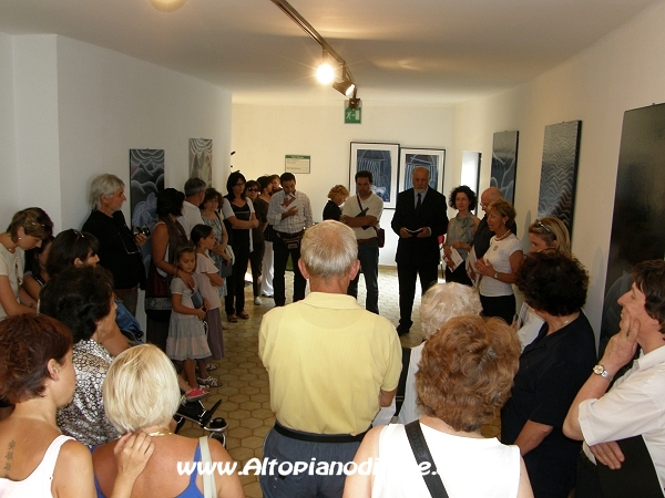 Momenti dell'inaugurazione della mostra delle opere di Pietro Verdini