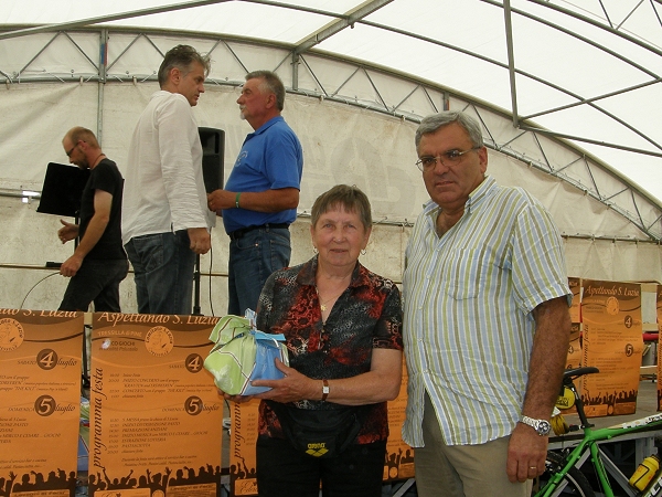 La premiazione degli anziani residenti nella frazione - Festa Estiva Tressilla Aspettando S. Luzia 2009