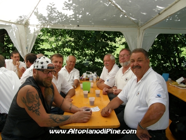 Altra tavolata del coro Costalta - Festa Alpini di Baselga - Tressilla luglio 2009