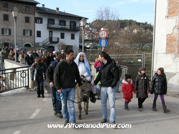 La partenza della sfilata con S. Lucia 2009 e l'Asinello