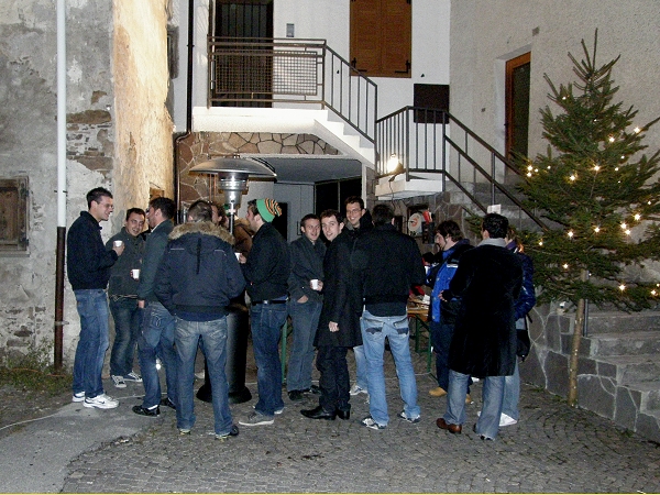 Gruppo di giovani alla terza tappa - Tressilla S. Lucia 2009