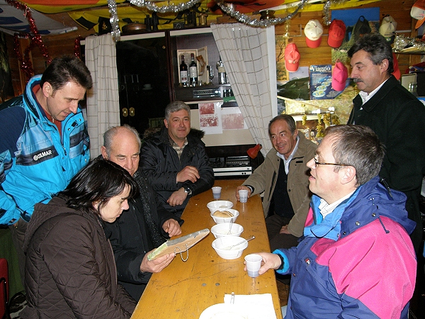 Un gruppo di avventori alla quarta tappa - Tressilla S. Lucia 2009