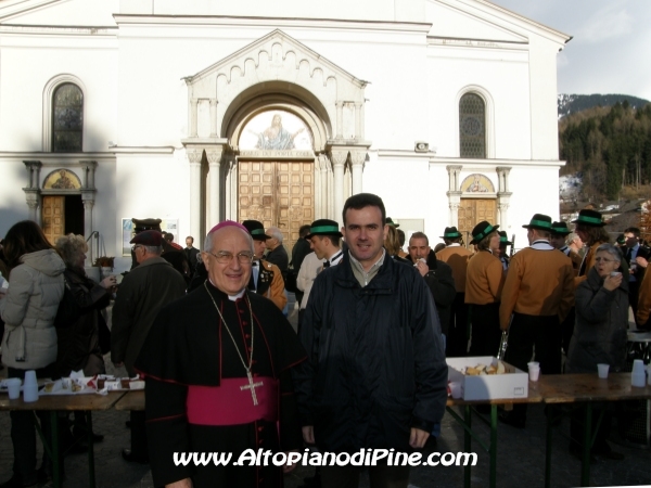 Andrea Nardon assieme all'Arcivescovo Luigi Bressan 