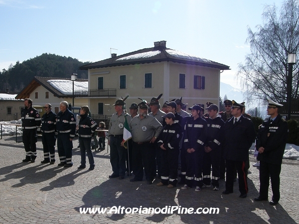 Vigili del Fuoco Volontari, Alpini, Croce Rossa Italiana e le forze dell'ordine 