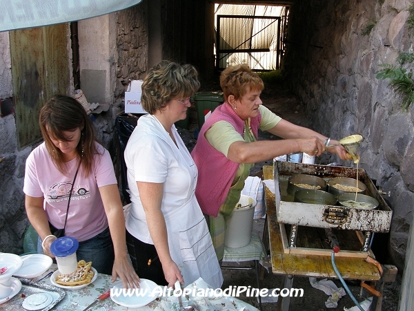 Preparazione degli Straboi - Sagra San Valentino 2009