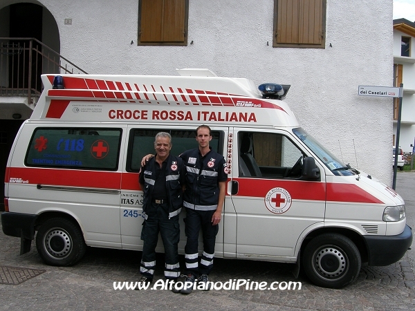 I volontari della Croce Rossa di Sover che hanno garantito l'assistenza sanitaria