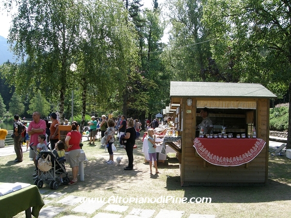 Il mercatino dei prodotti tipici e artigianali - Mattinee sul Lago 2010