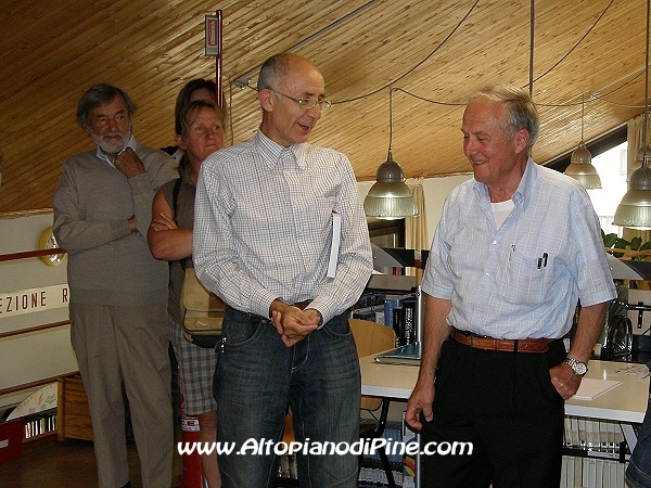 Il bibliotecario Carmelo Fedel e l'artista Ilario Minen - Mostra Incisioni 2010