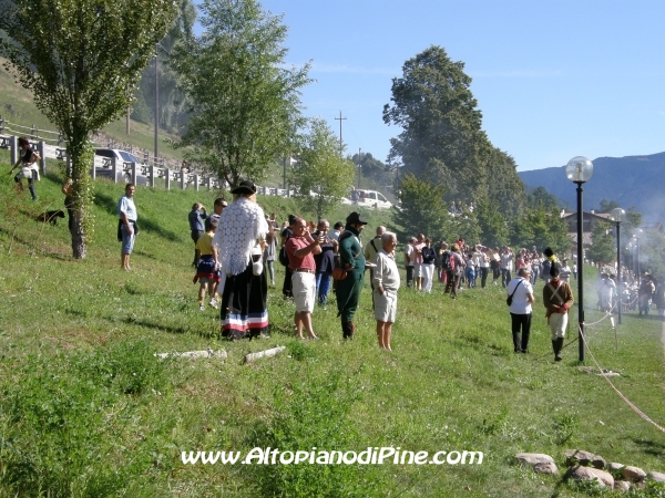 Rievocazione - il pubblico presente - Baselga di Pine' agosto 2010