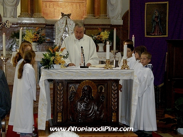 La S.Messa celebrata da don Vittorio Cristelli