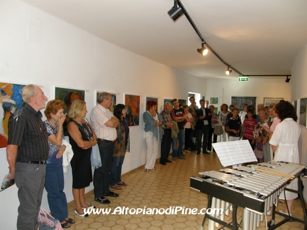 Il pubblico presente alla mostra Le stagioni dell'Astrazione - opere di Tullio Gasperi