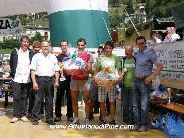 Gli atleti premiati corsa memorial don Valentino Loner - Sagra dei Malgari 2010