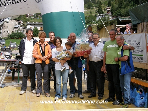 Il pi giovane e il meno giovane partecipanti alla corsa - Sagra dei Malgari 2010