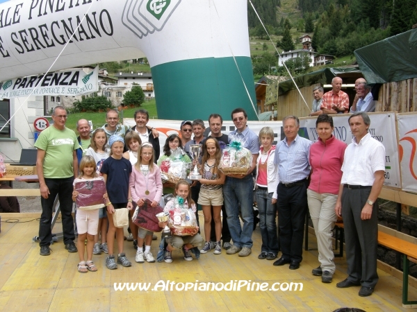 Le atlete categoria giovani premiate per la combinata Bedol en corsa 2010