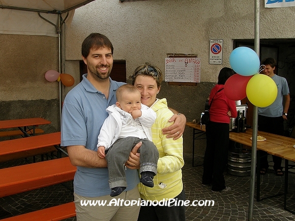 Una giovane famiglia alla sagra dei Santi Angioi - Ricaldo 5 settembre 2010