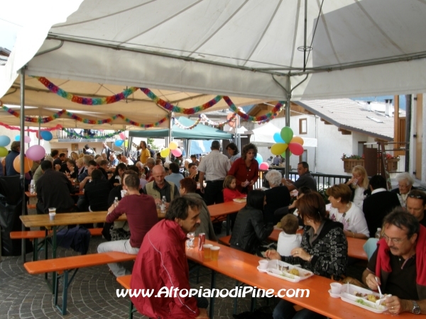 La gente alla sagra dei Santi Angioi - Ricaldo 5 settembre 2010