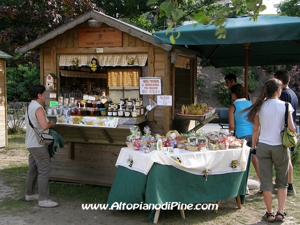 Mercatino prodotti artigianali e gastronomici locali - edizione 2011