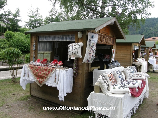 Mercatino prodotti artigianali e gastronomici locali - edizione 2011