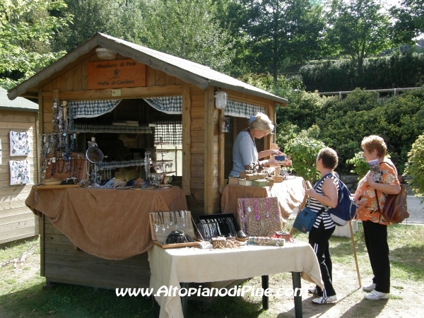 Mercatino prodotti artigianali e tipici dell'Altopiano di Pine'