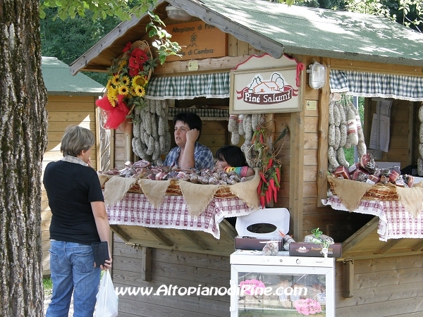 Mercatino prodotti artigianali e tipici dell'Altopiano di Pine'