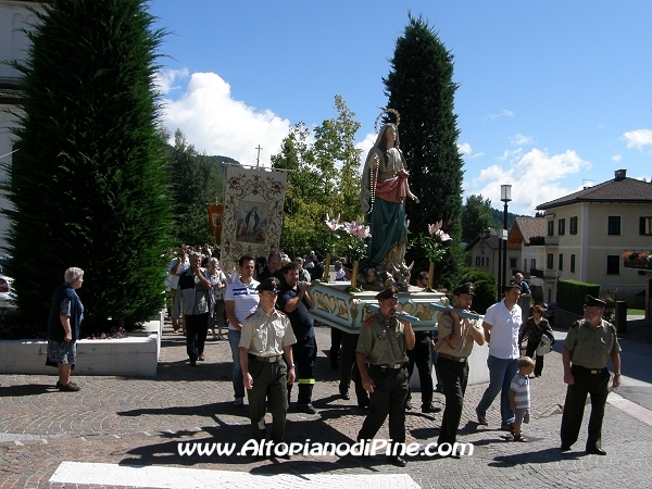 Festa della Comunitá 2011 - processione per le vie di Baselga