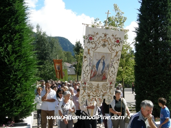 Festa della Comunitá 2011 - processione per le vie di Baselga