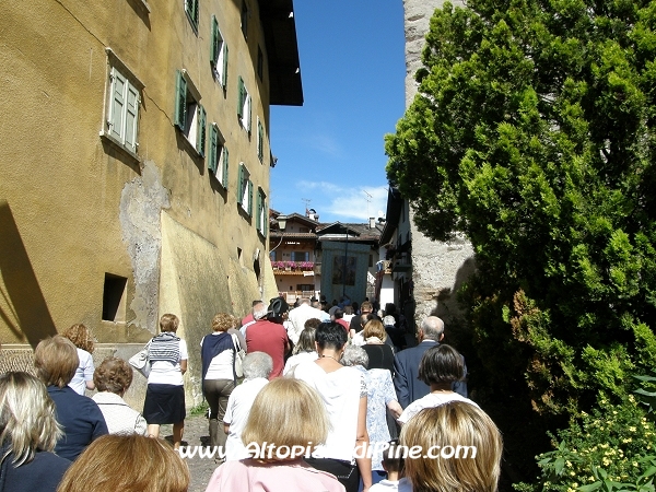 Festa della Comunitá 2011 - processione per le vie di Baselga