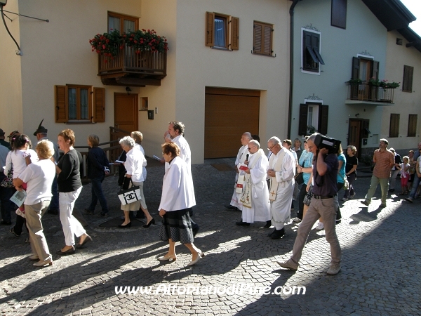 don Franco, don Stefano e don Giovanni - Processione Madonna S.Rosario 2011 - Baselga