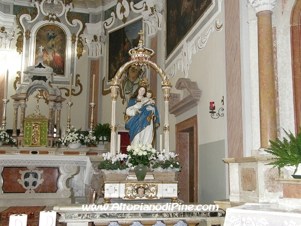 La statua della Madonna S.Rosario portata in processione