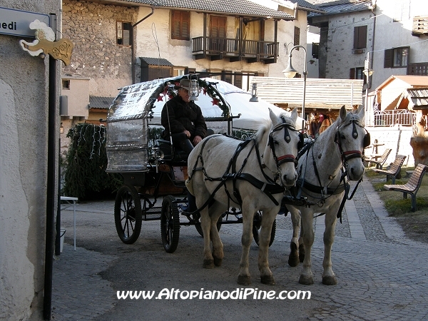 La carrozza a cavalli - El paes dei Presepi 2011