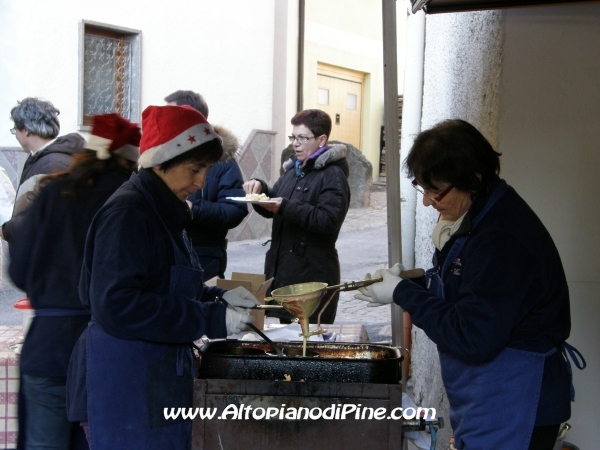 Volontari de la Grenz de Miola - El paes dei Presepi 2011