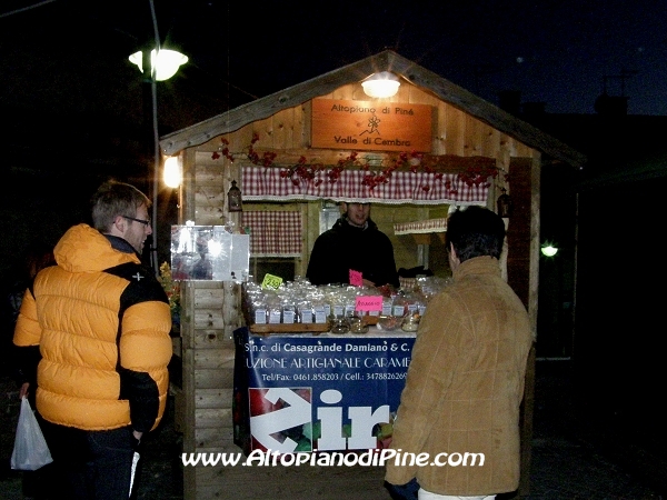 Mercatino di Natale di Pine' 2010 - El paes dei Presepi 2010