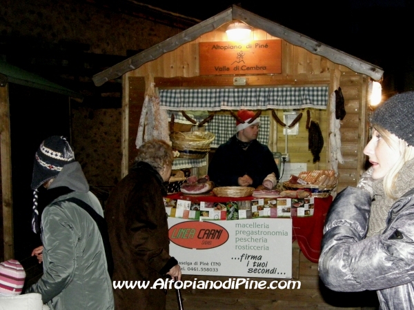 Mercatino di Natale di Pine' 2010 - El paes dei Presepi 2010