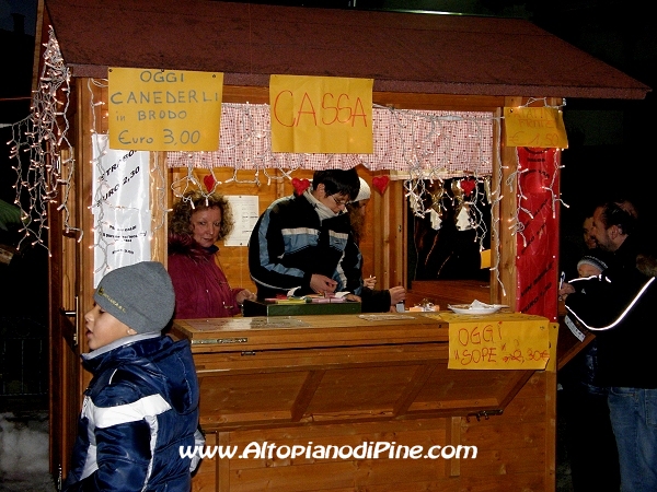 Mercatino di Natale di Pine' 2010 - El paes dei Presepi 2010