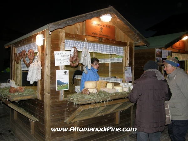 Mercatino di Natale di Pine' 2010 - El paes dei Presepi 2010