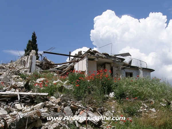 Case distrutte dal terremoto dell'aprile 2009 a Tempera - L'Aquila