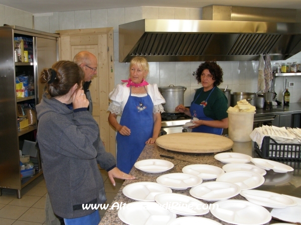 La cucina del ristrutturato Rifugio Tonini - 2011