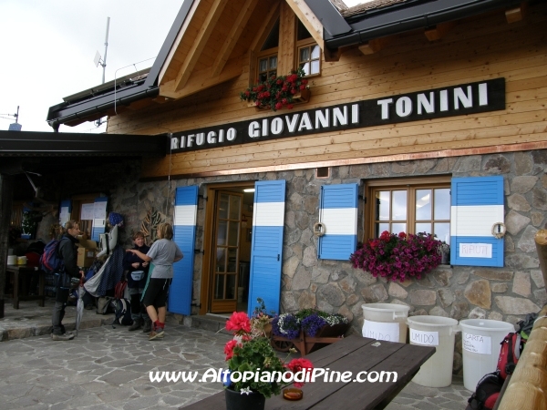 Inaugurazione del ristrutturato Rifugio Tonini - 2011