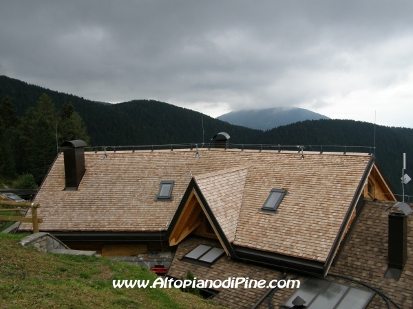 La parte nuova del Rifugio Tonini vista dall'alto