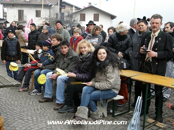 Sagra S.Giuliana 2011 - la giuria per le maschere di carnevale