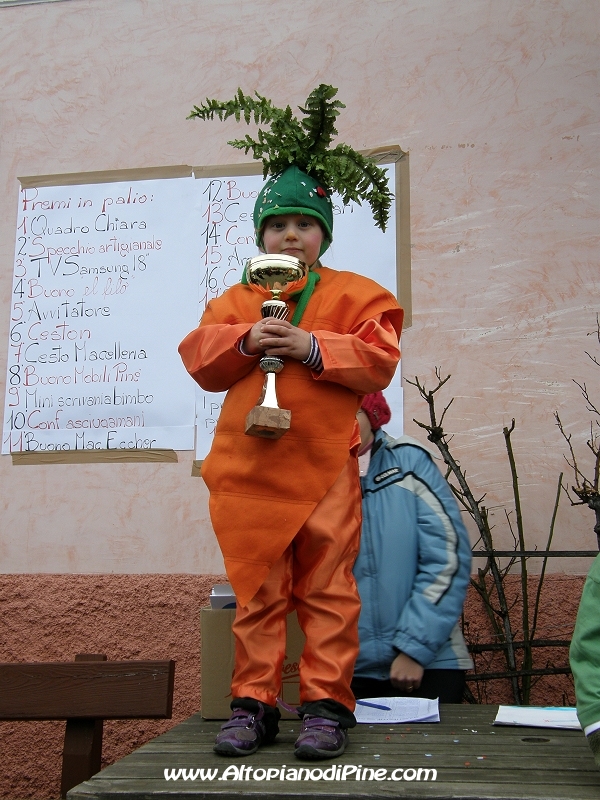 Sagra S.Giuliana 2011 - la vincitrice della maschera piú bella, la carotina