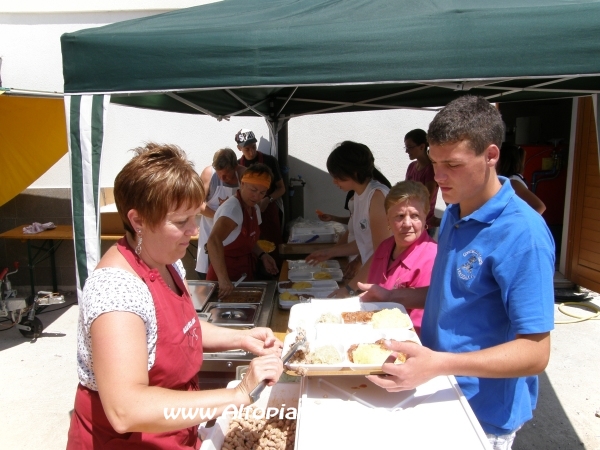 Distribuzione del pranzo - Aspettando S. Luzia 2011