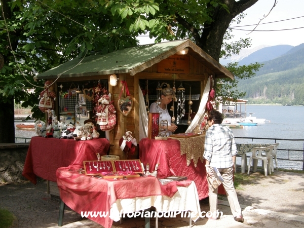 Mercatino prodotti tipici e artigianato 2012