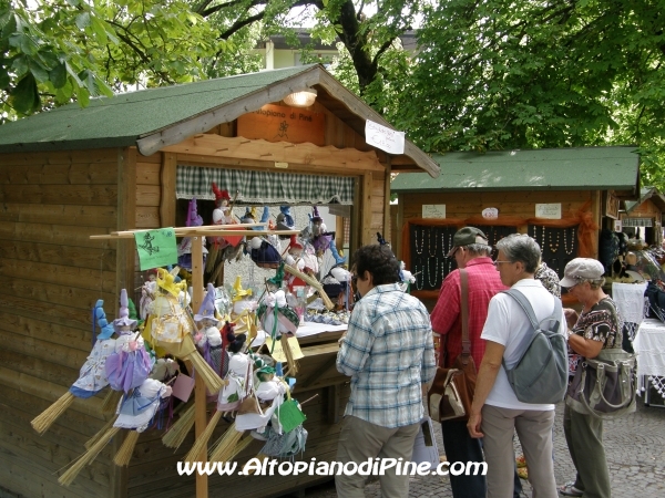 Mercatino prodotti tipici e artigianato 2012