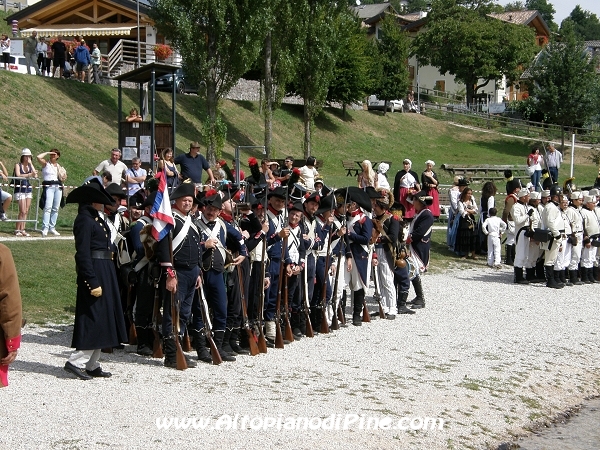 Sfilata rievocatori e spari di saluto - Baselga di Pine' agosto 2012