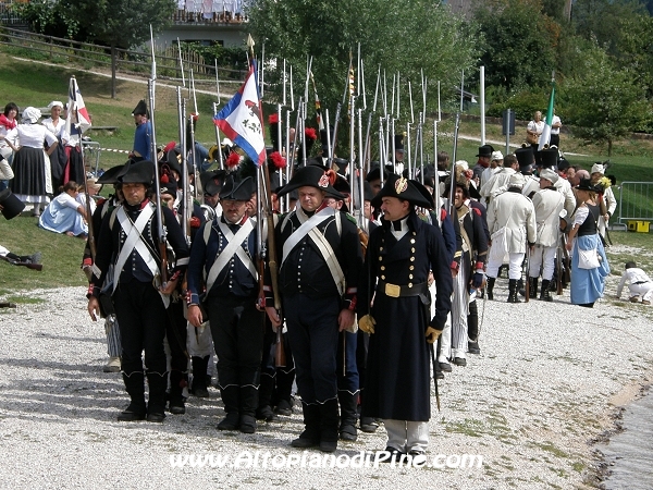 Sfilata rievocatori e spari di saluto - Baselga di Pine' agosto 2012