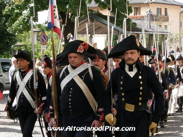 Sfilata rievocatori e spari di saluto - Baselga di Pine' agosto 2012