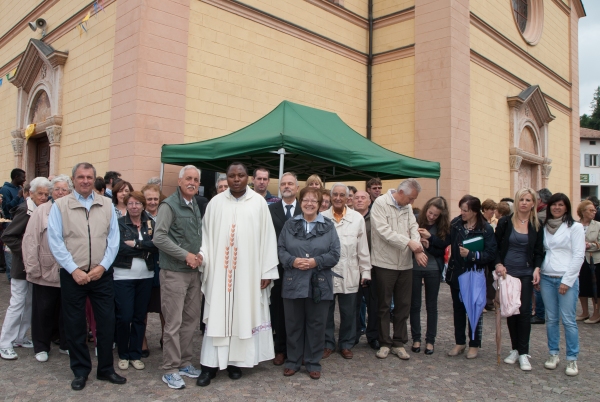 Saluto di Miola a padre Paterni - foto Arturo di Gioia